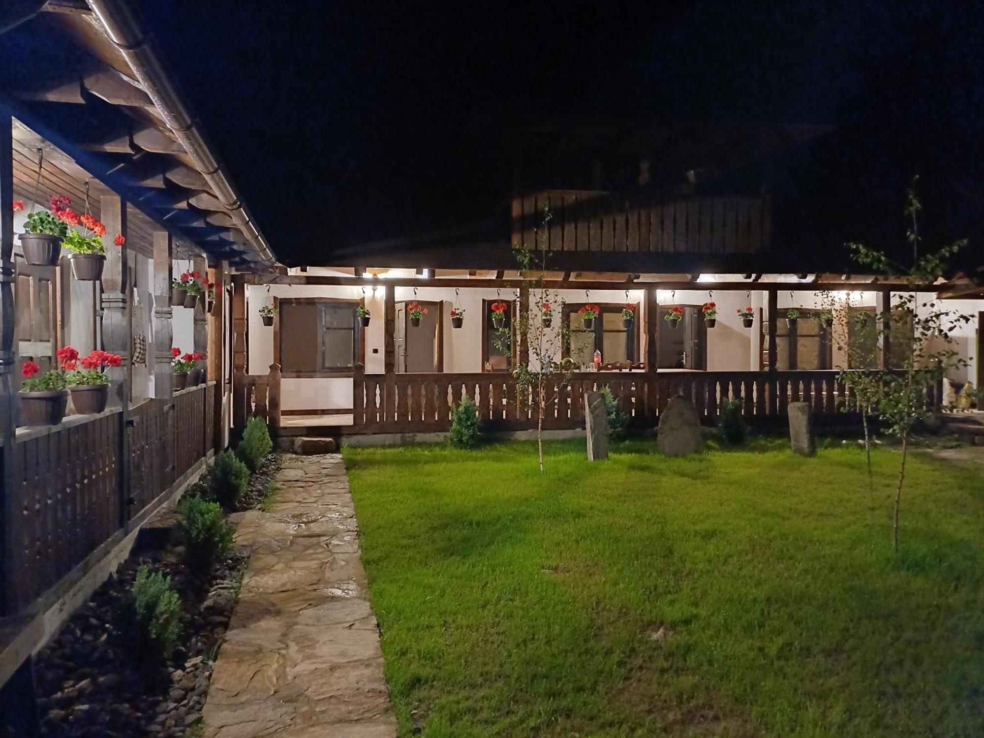 Casuta Din Valea Regilor Villa Gradistea de Munte ภายนอก รูปภาพ